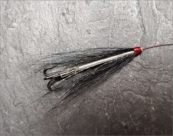 Tube fly with treble hook and knotguard