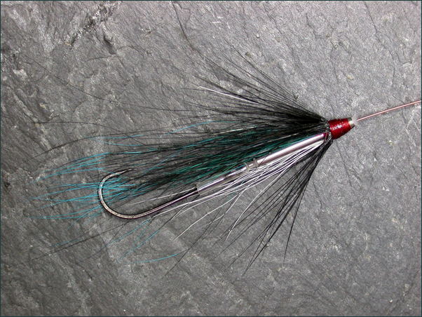 Tube fly with hook and knot guard (swing tube)